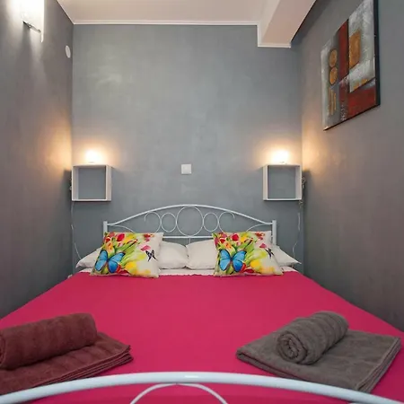 Tin Apartment *